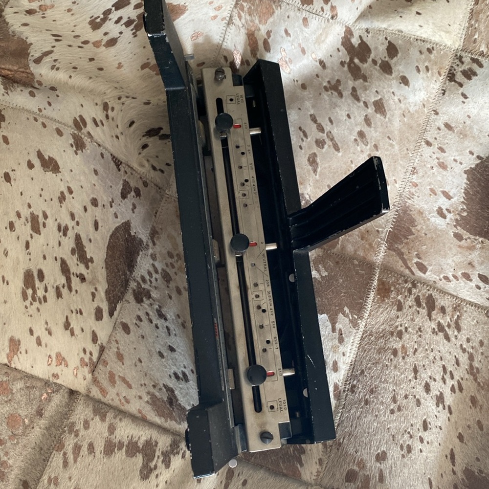 Acco mutual 450 hole punch - Picture 9 of 10